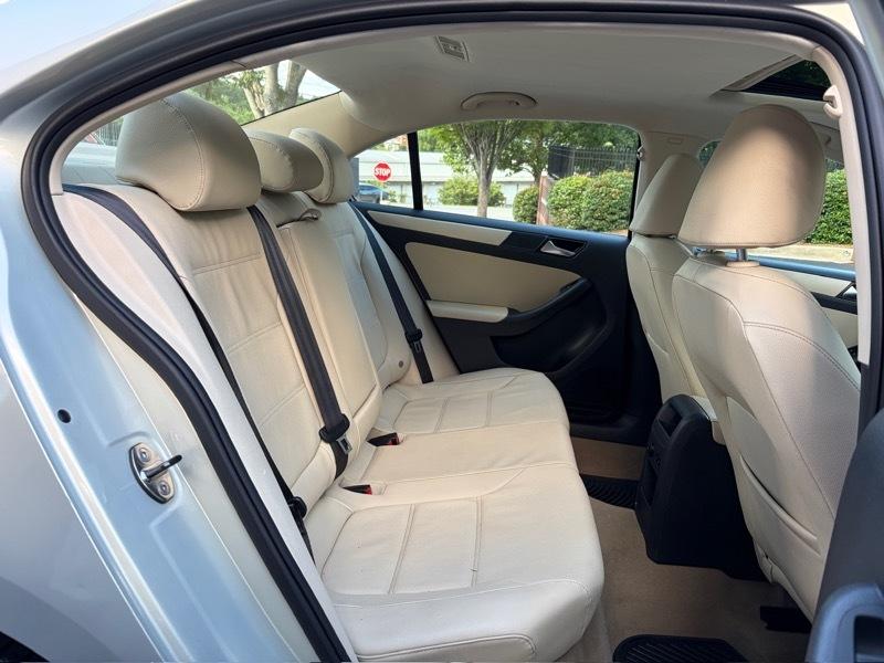 Volkswagen Jetta SE 2011