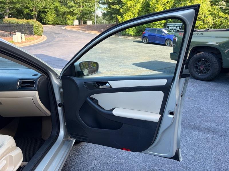Volkswagen Jetta SE 2011