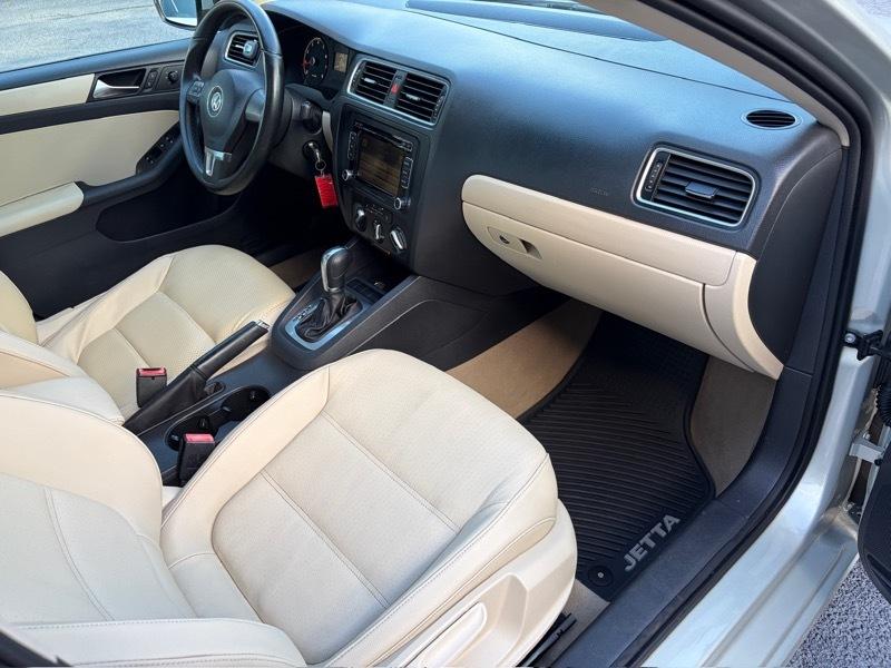 Volkswagen Jetta SE 2011