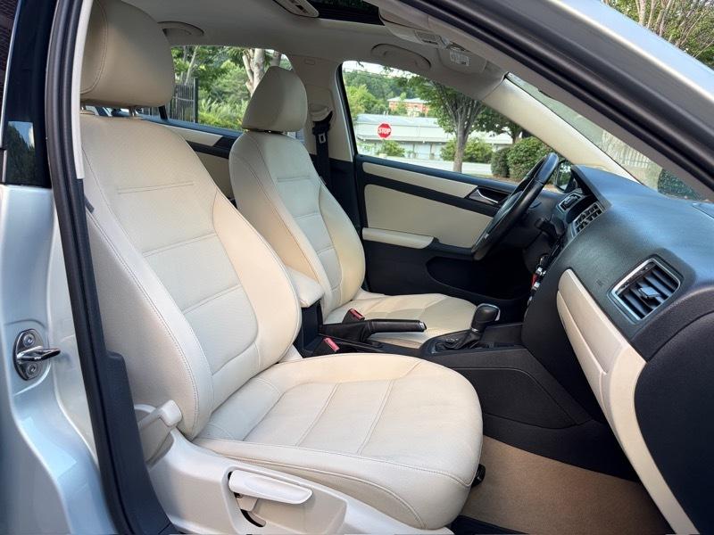 Volkswagen Jetta SE 2011