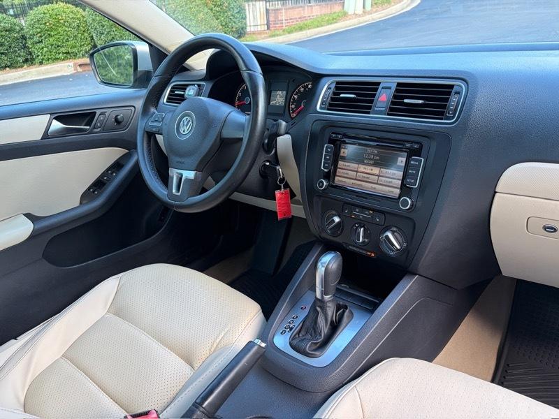 Volkswagen Jetta SE 2011