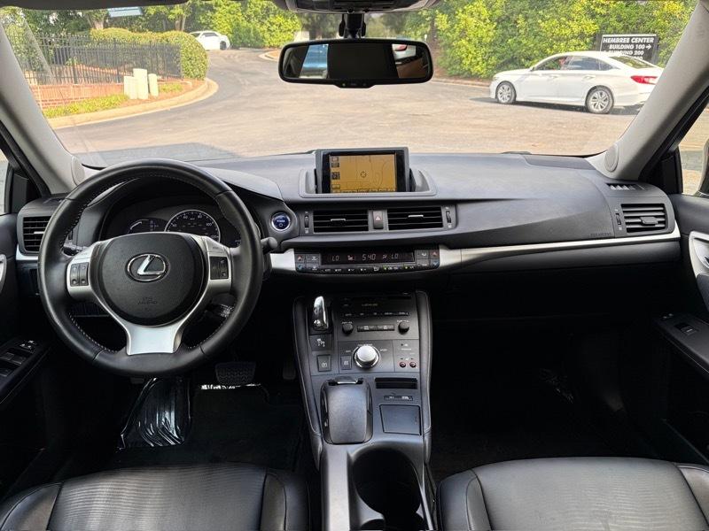 Lexus CT 200h Base 2011