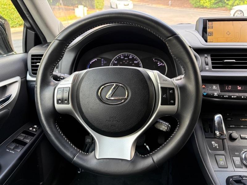 Lexus CT 200h Base 2011