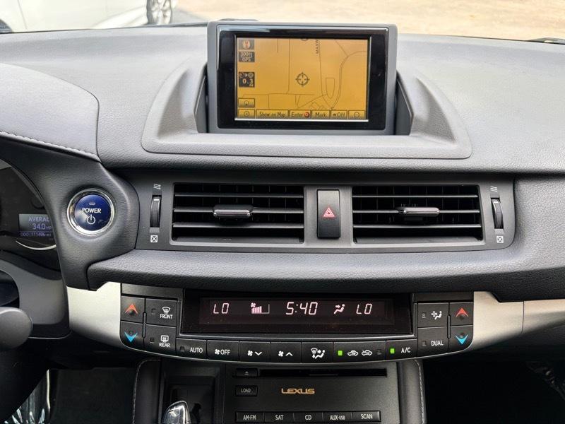 Lexus CT 200h Base 2011