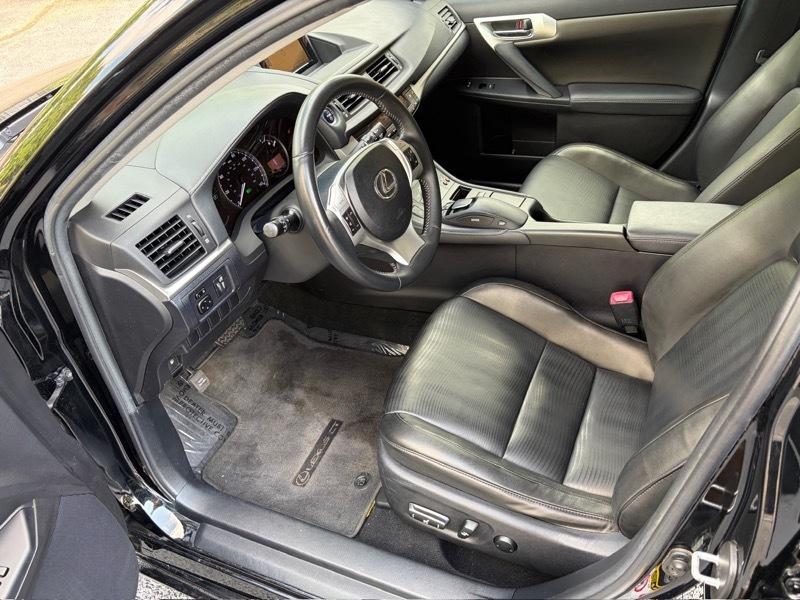 Lexus CT 200h Base 2011