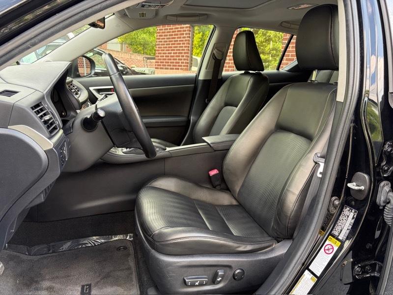 Lexus CT 200h Base 2011