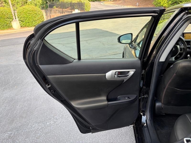 Lexus CT 200h Base 2011