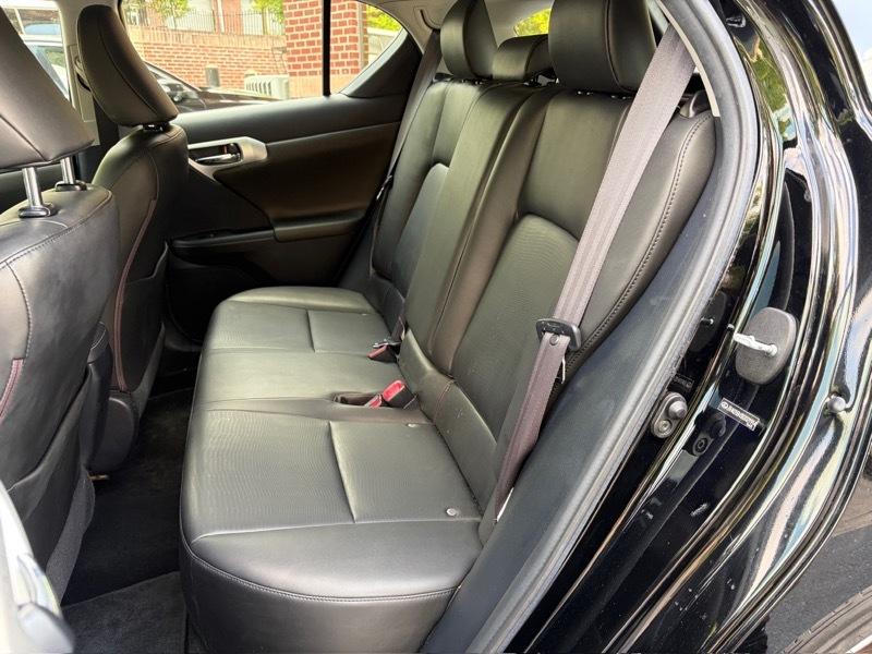 Lexus CT 200h Base 2011