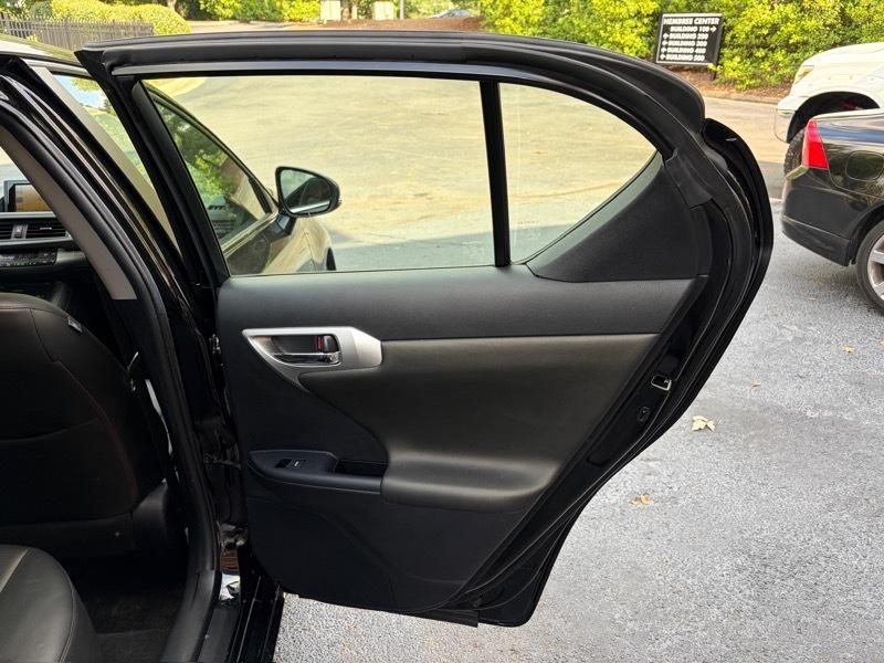 Lexus CT 200h Base 2011