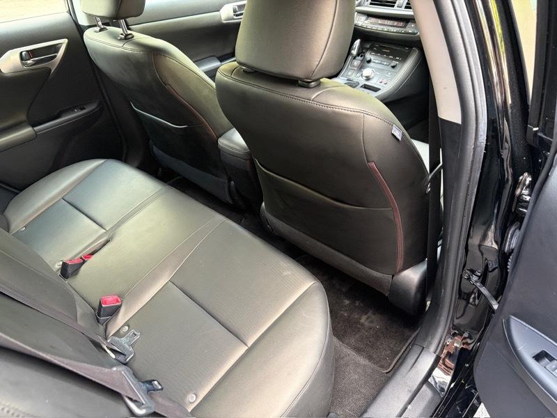 Lexus CT 200h Base 2011