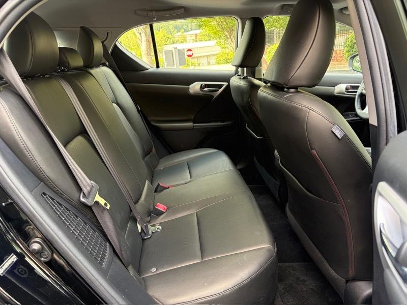 Lexus CT 200h Base 2011