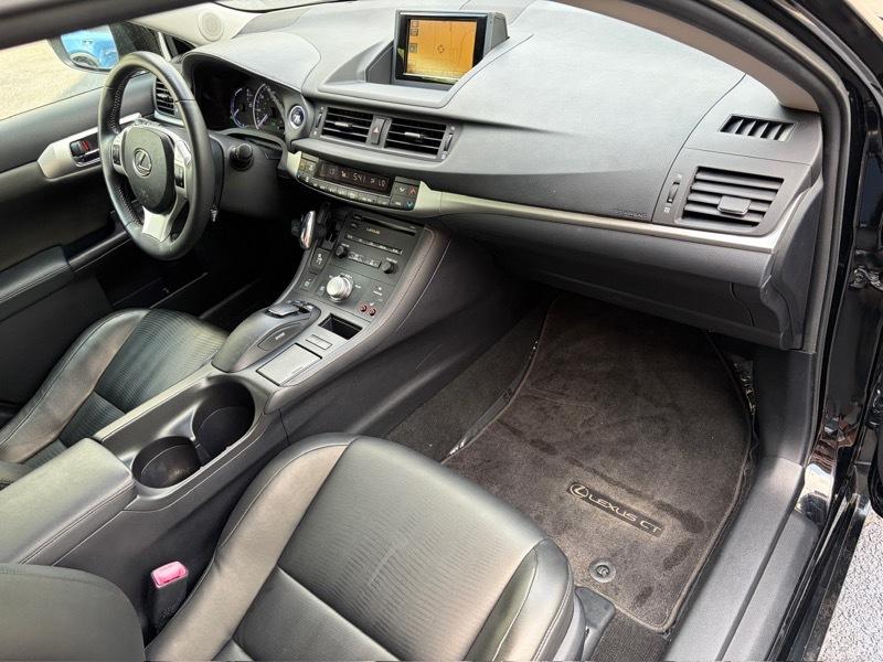 Lexus CT 200h Base 2011