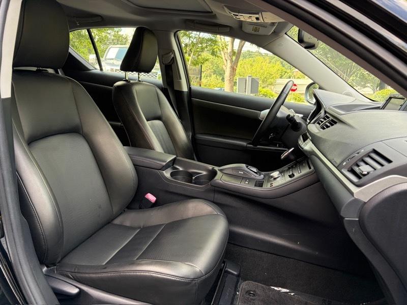 Lexus CT 200h Base 2011