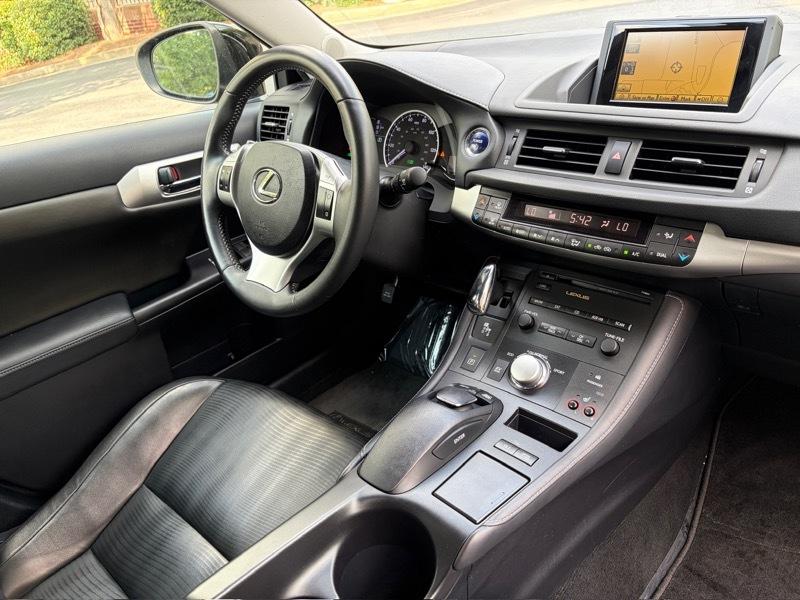 Lexus CT 200h Base 2011