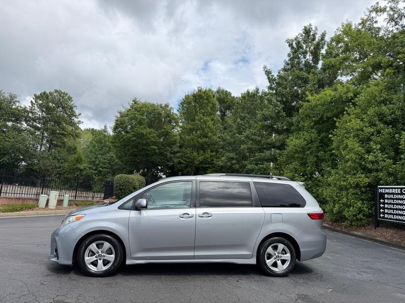 Toyota Sienna LE 8-Passenger 2018