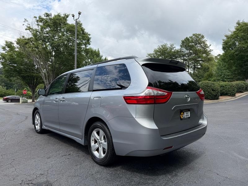 Toyota Sienna LE 8-Passenger 2018