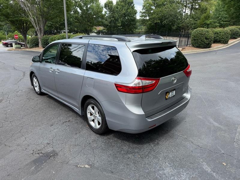 Toyota Sienna LE 8-Passenger 2018