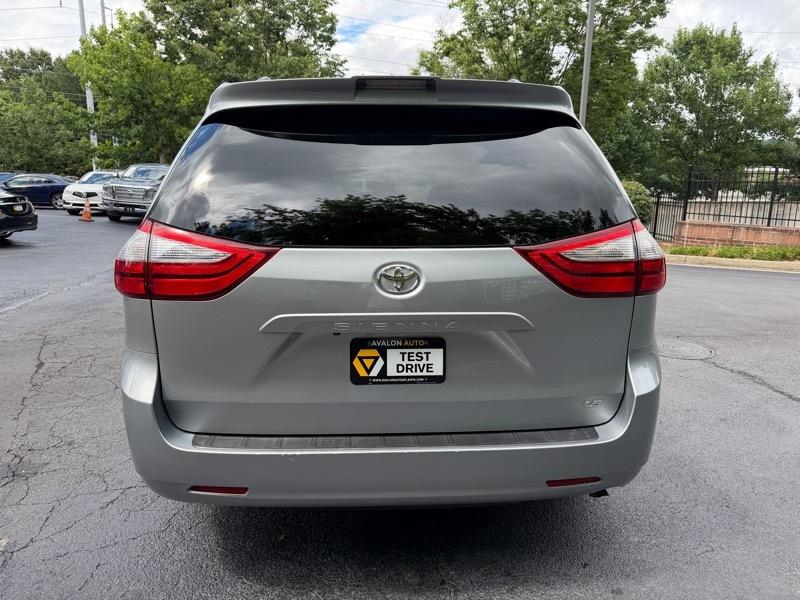 Toyota Sienna LE 8-Passenger 2018
