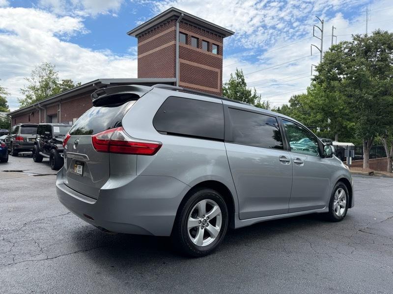 Toyota Sienna LE 8-Passenger 2018