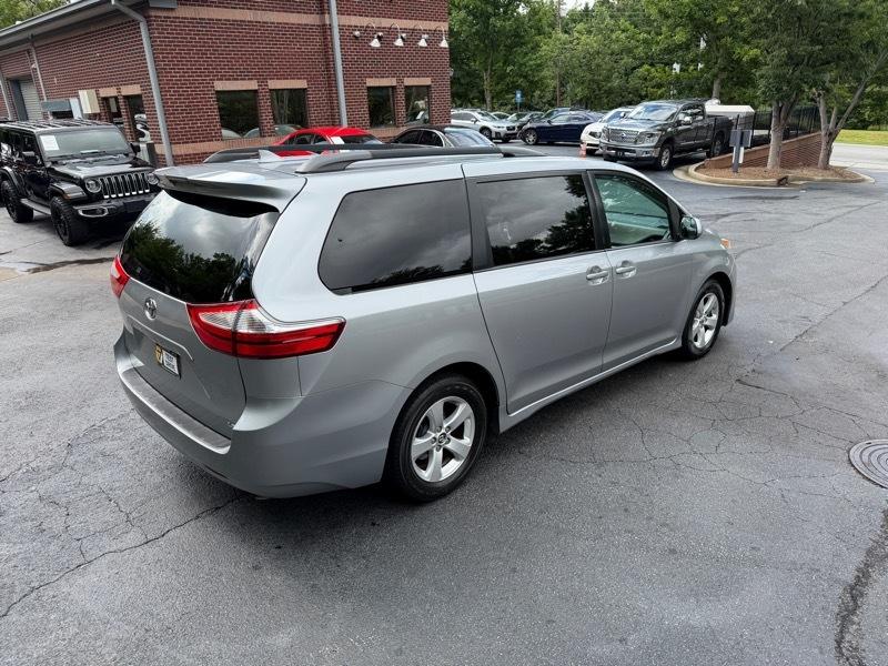 Toyota Sienna LE 8-Passenger 2018
