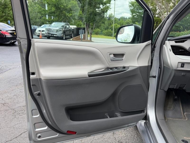 Toyota Sienna LE 8-Passenger 2018