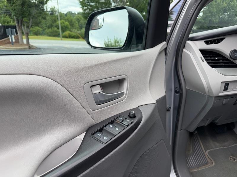 Toyota Sienna LE 8-Passenger 2018