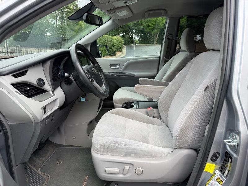 Toyota Sienna LE 8-Passenger 2018