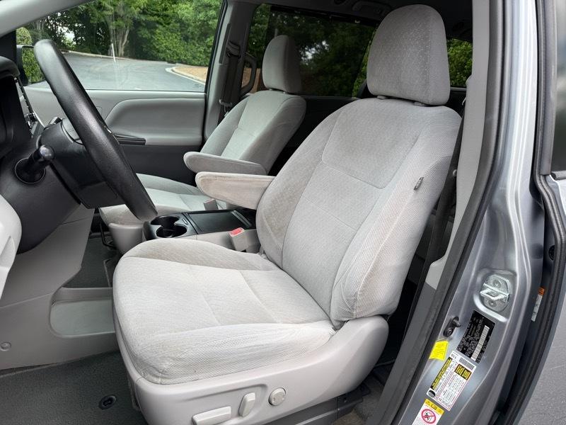 Toyota Sienna LE 8-Passenger 2018