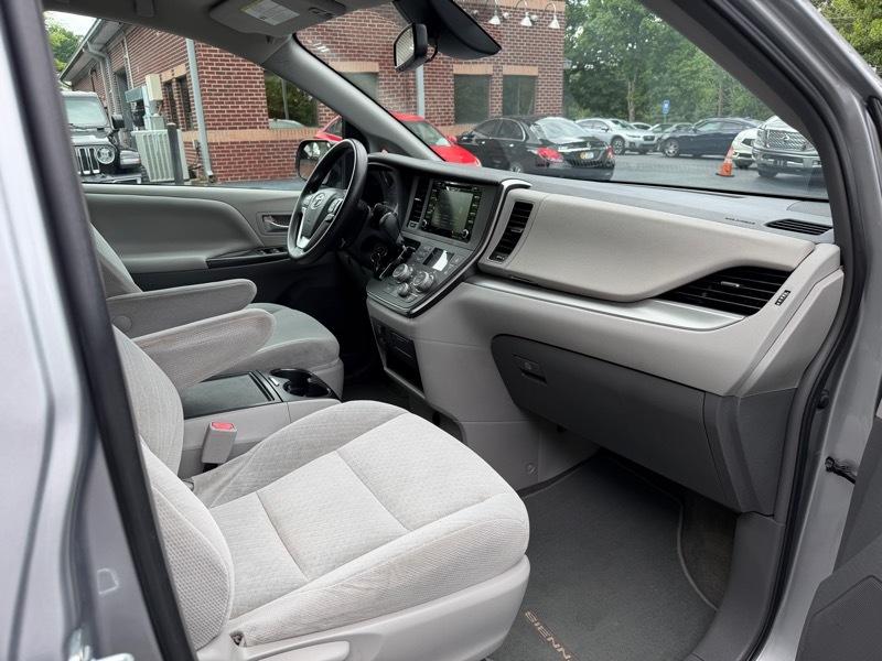Toyota Sienna LE 8-Passenger 2018