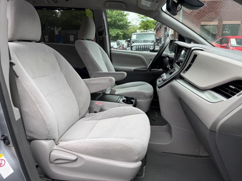 Toyota Sienna LE 8-Passenger 2018