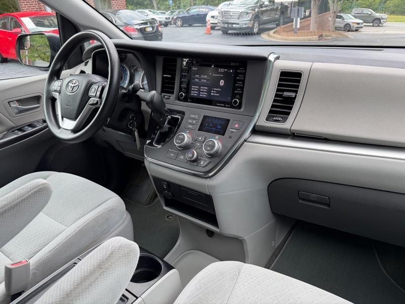 Toyota Sienna LE 8-Passenger 2018