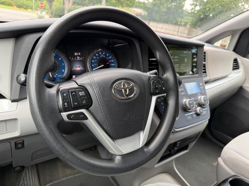 Toyota Sienna LE 8-Passenger 2018
