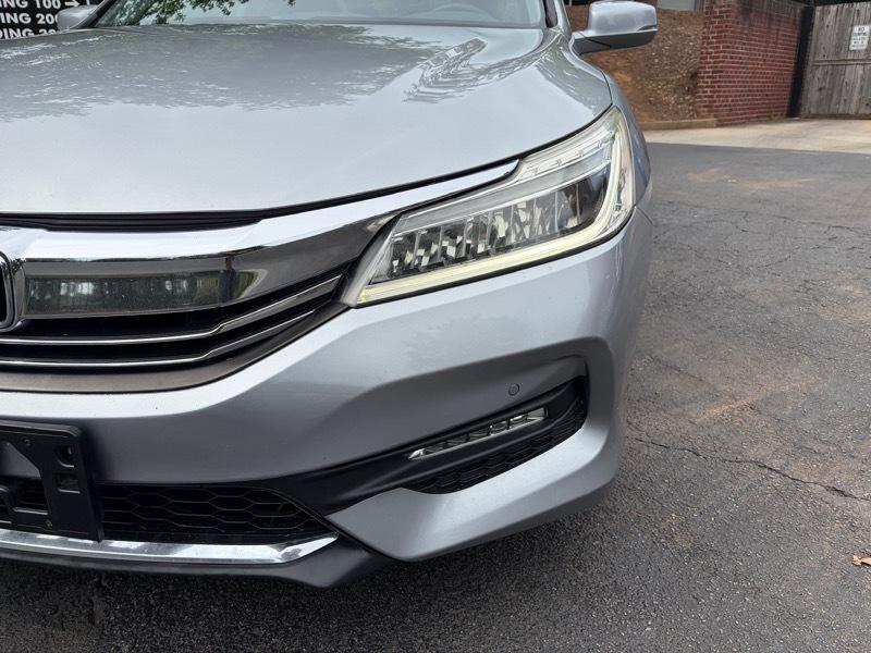 Honda Accord Touring V6 Sedan 6-Spd AT 2016