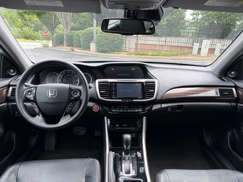 Honda Accord Touring V6 Sedan 6-Spd AT 2016
