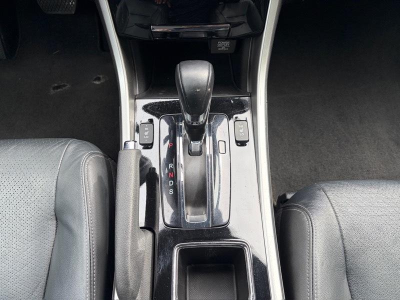 Honda Accord Touring V6 Sedan 6-Spd AT 2016