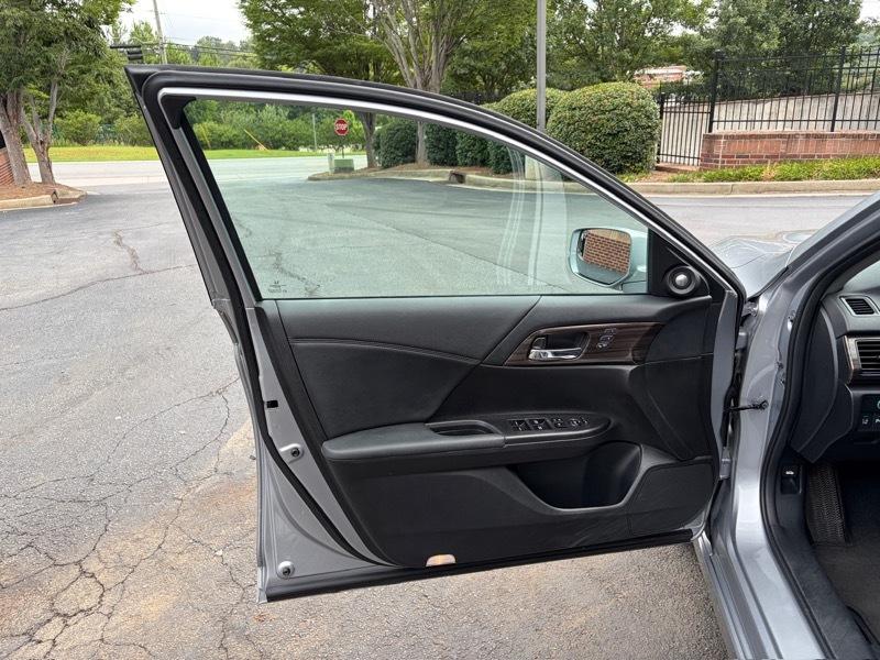 Honda Accord Touring V6 Sedan 6-Spd AT 2016