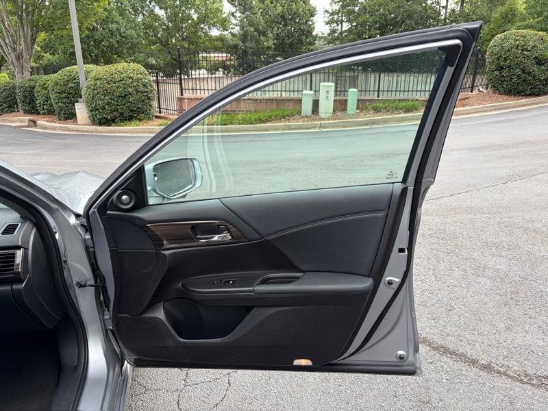 Honda Accord Touring V6 Sedan 6-Spd AT 2016