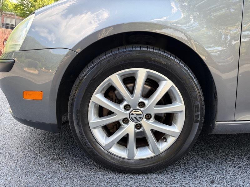 Volkswagen Rabbit 2-Door S 2009