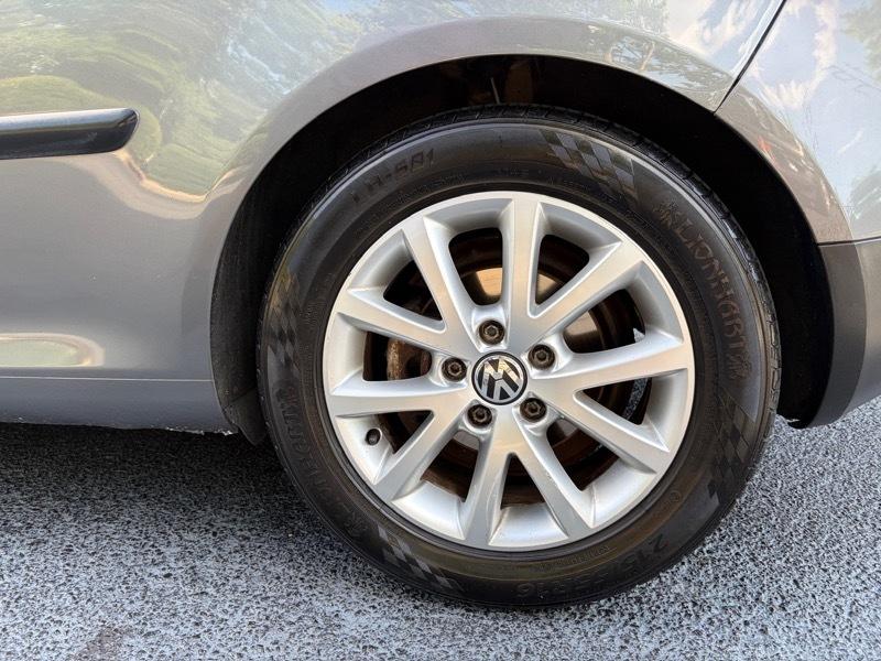 Volkswagen Rabbit 2-Door S 2009