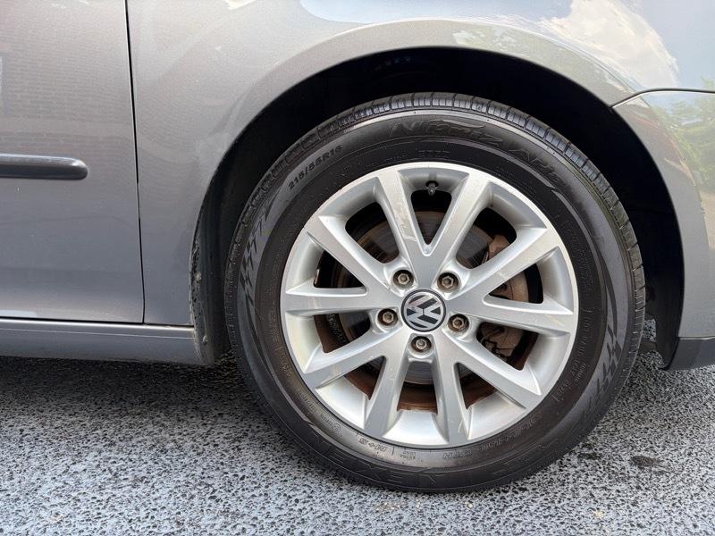Volkswagen Rabbit 2-Door S 2009