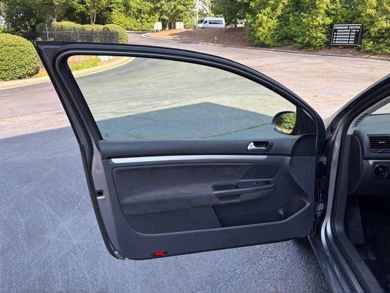 Volkswagen Rabbit 2-Door S 2009