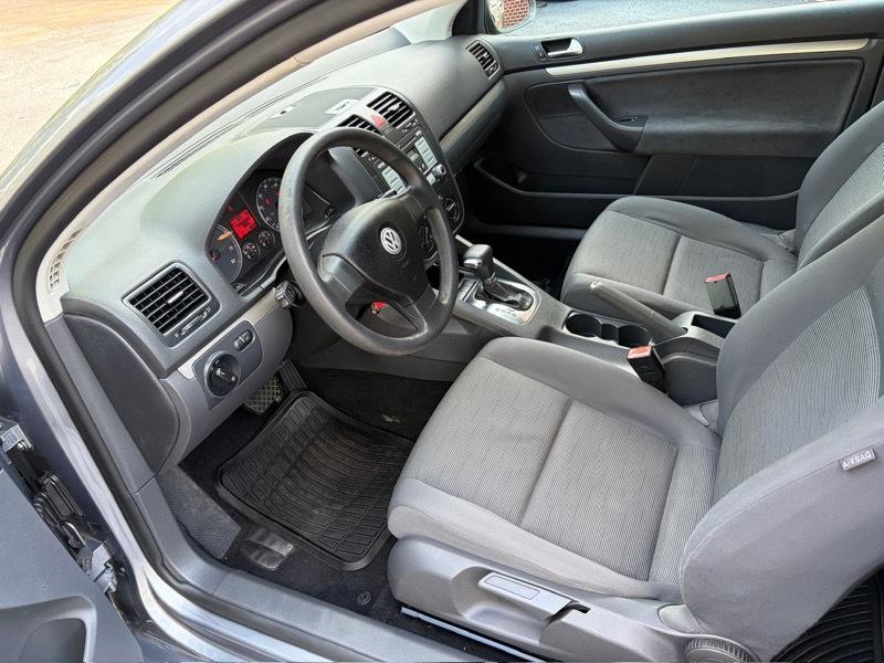 Volkswagen Rabbit 2-Door S 2009