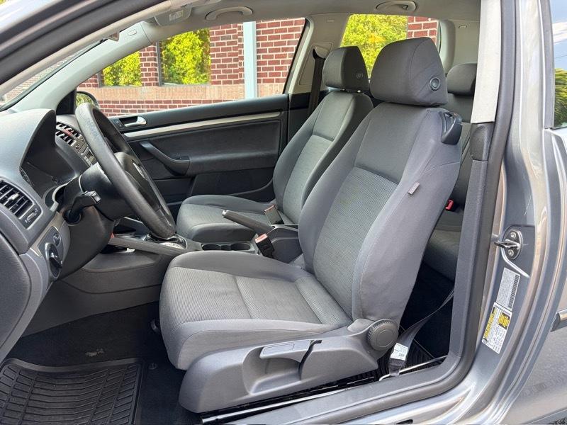 Volkswagen Rabbit 2-Door S 2009