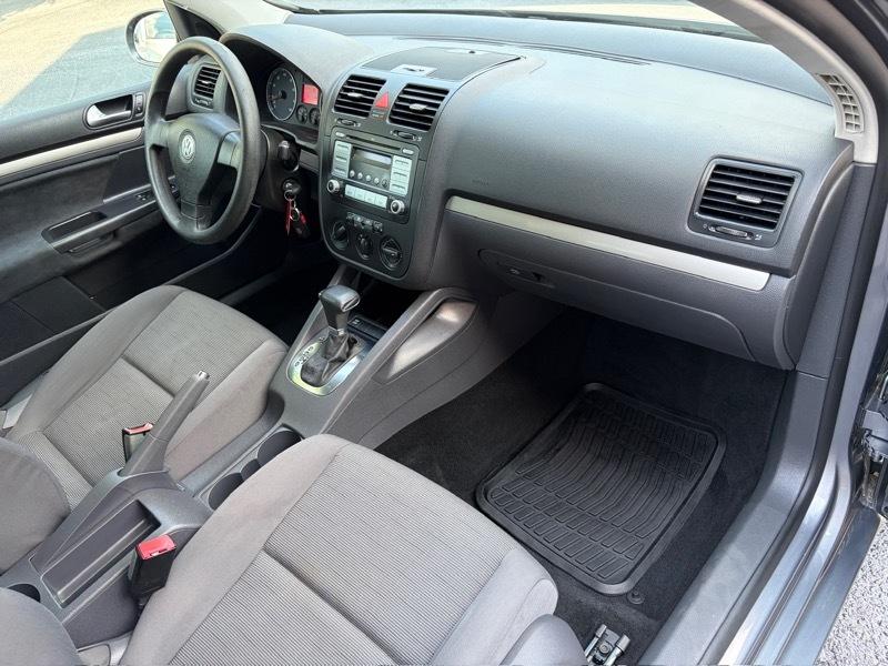 Volkswagen Rabbit 2-Door S 2009