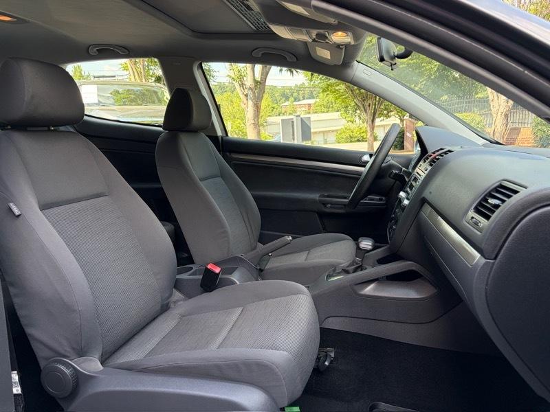Volkswagen Rabbit 2-Door S 2009