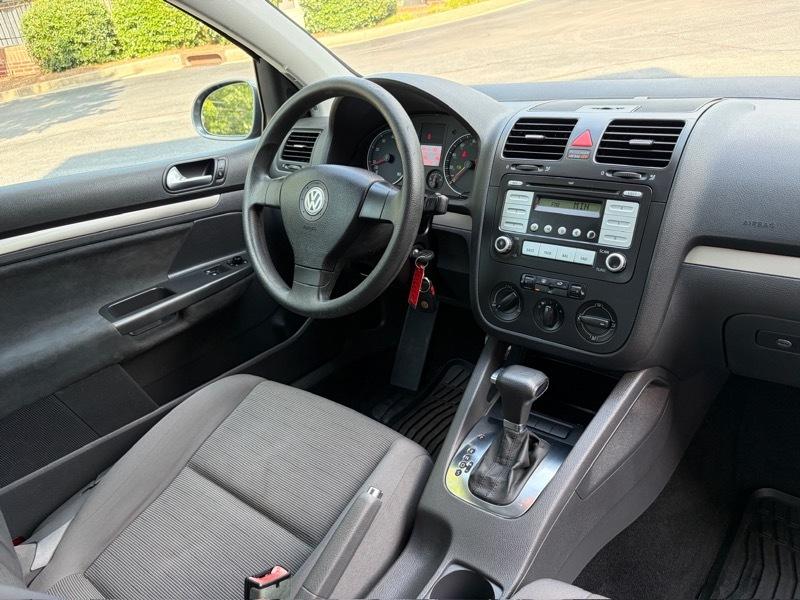 Volkswagen Rabbit 2-Door S 2009