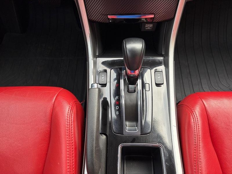 Honda Accord Touring V6 Sedan 6-Spd AT 2017