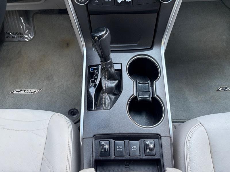Toyota Camry Hybrid XLE 2015