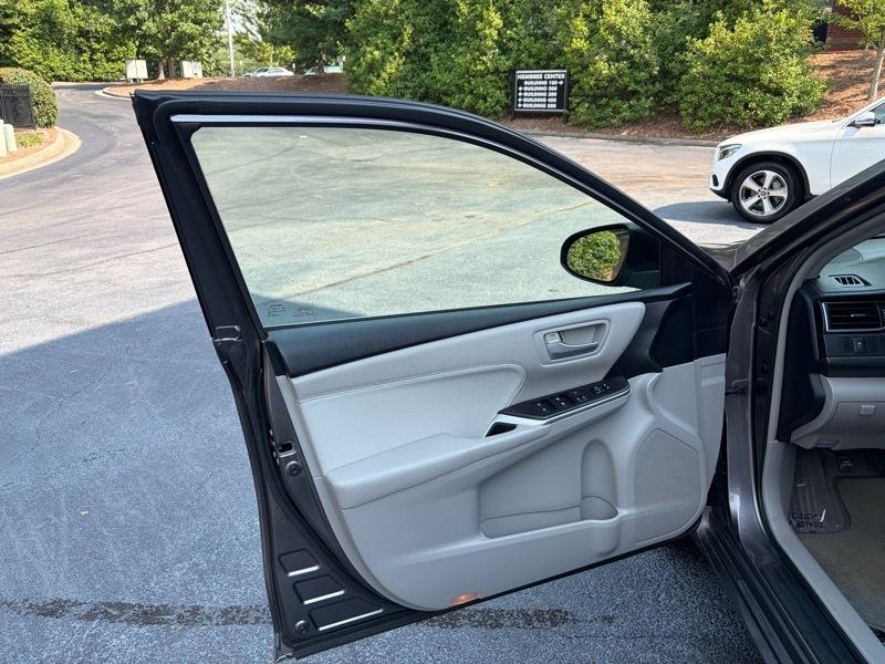 Toyota Camry Hybrid XLE 2015