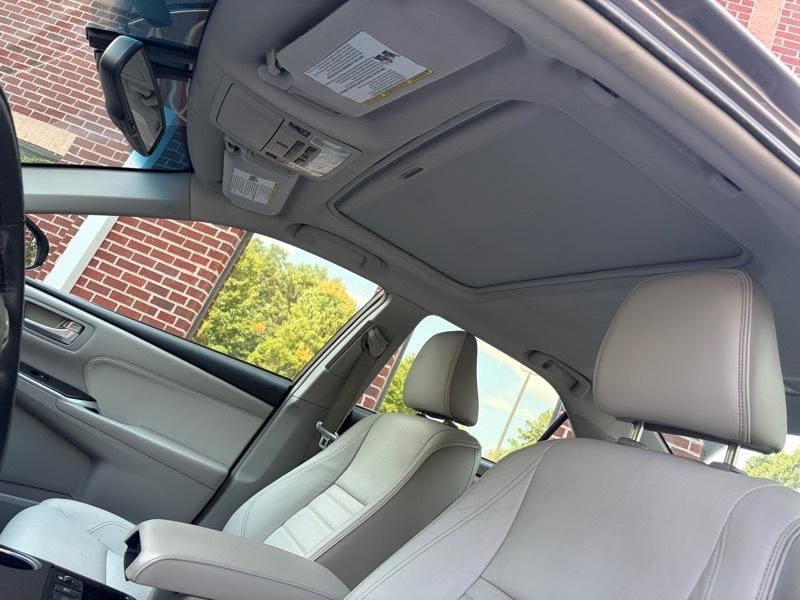 Toyota Camry Hybrid XLE 2015